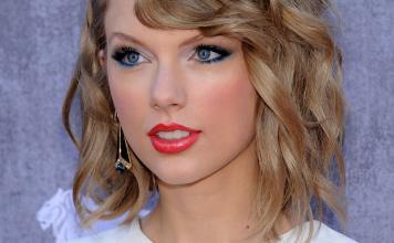 Taylor Swifts natürliche Lockenpracht Ein Style-Guide für den Alltag