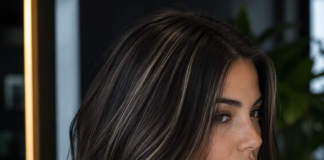 Barista Brown mit Milk Foam Warum der Kaffee-Look dunkles Haar im Sommer rettet