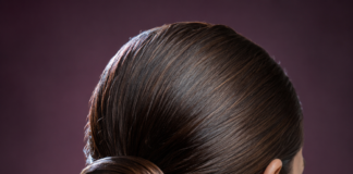 Sleek Loop Bun: Der Büro-Look, der den Messy Bun bei 30 Grad ablöst