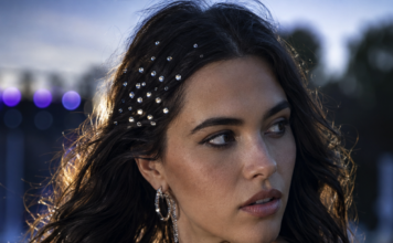 Hair Gems Warum diesen Sommer plötzlich alle Strass im Scheitel tragen